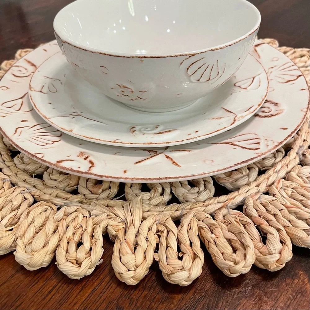 Round Woven Placemats, Flower Style Maize, Natural Braided,‎ 15 inch - Set of 2